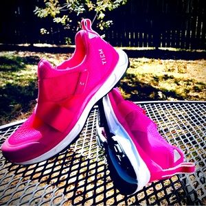 Tiem Slipstream Cycling CycleBar Shoes - Vivid Pink (US 8)